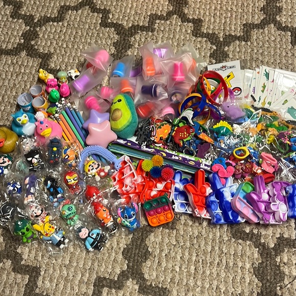 n/a Party Supplies Bulk Assorted Toys 25pc Party Favors Birthday